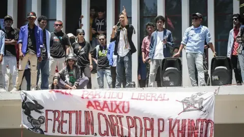 East Timor Abandons Plan to Provide Free Vehicles for Lawmakers In Response to Mass Demonstrations
